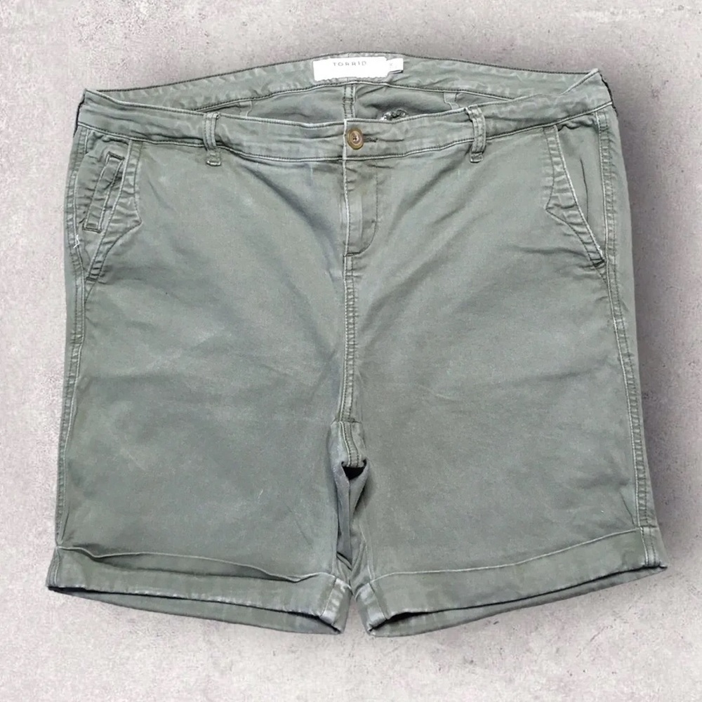 ☀️ Torrid Khaki Shorts - Army Green